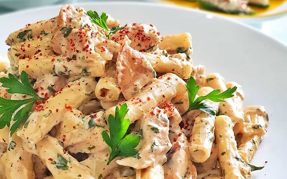 طرز تهیه اسپاگتی خامه ای برای 6 نفر