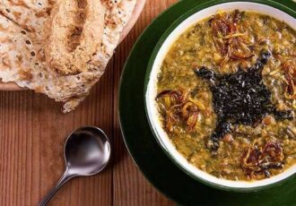 طرز تهیه آش ترخینه دوغ (اراک) – طعمی دلنشین از سرزمین مادری