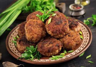 طرز تهیه کتلت گردو: طعمی لذیذ و مقوی