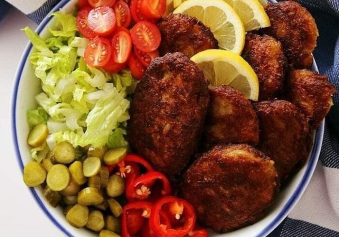 طرز تهیه کتلت گرد غوره؛ طعمی بی‌نظیر از آشپزی سنتی