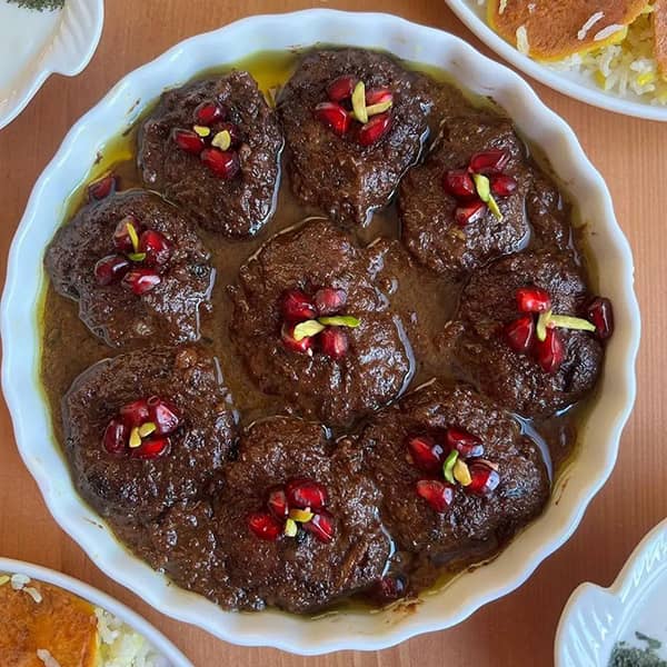 طرز تهیه شامی با سس رب انار: طعمی لذیذ و متفاوت