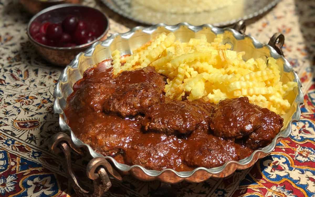 طرز تهیه شامی با سس رب انار: طعمی لذیذ و متفاوت