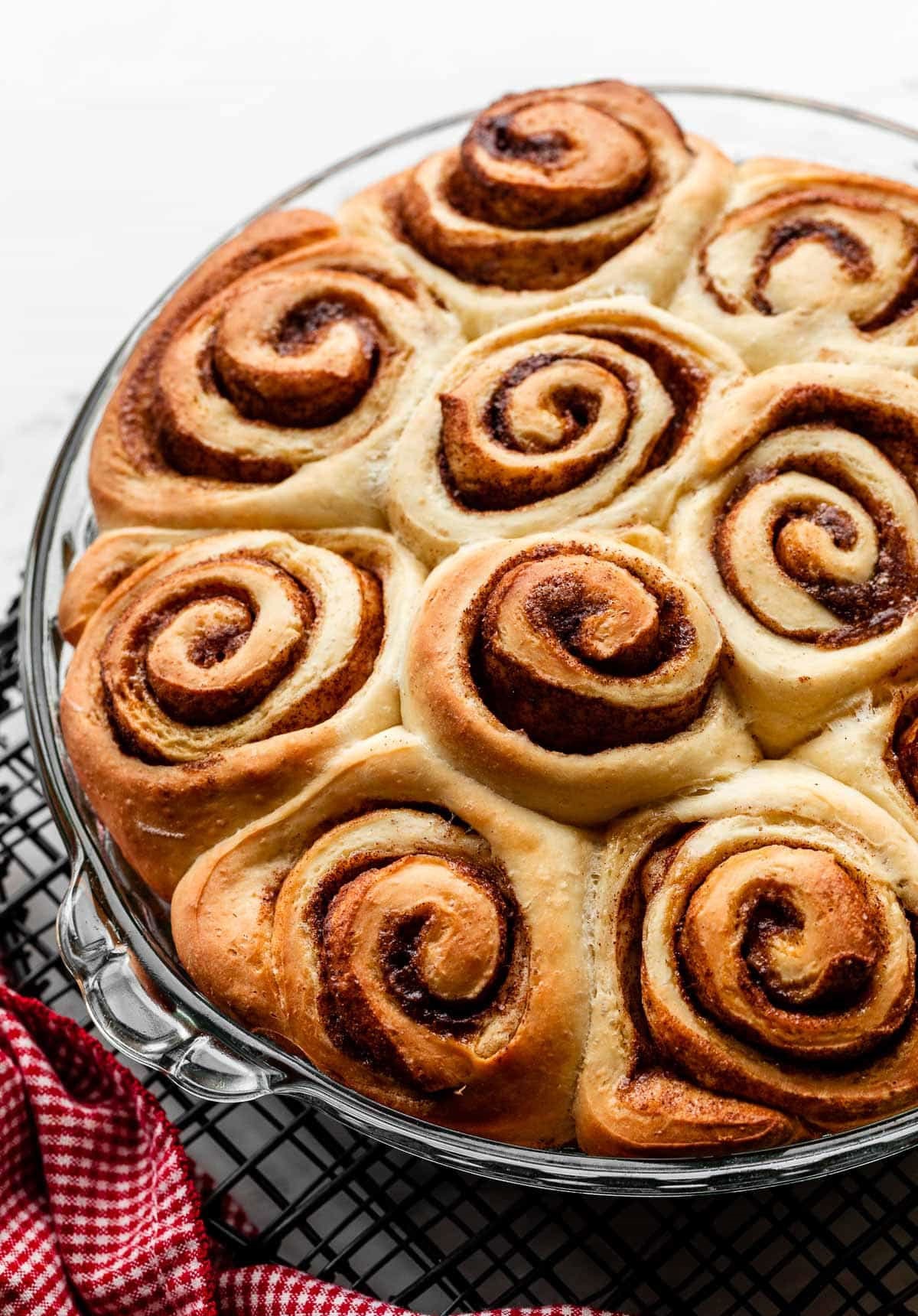 طرز تهیه رول دارچینی: لذتی شیرین و خوشبو برای هر مناسبتی