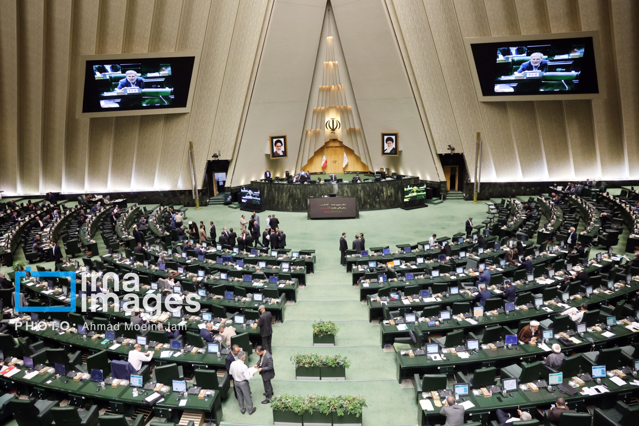 جلسه مجلس شورای اسلامی و بررسی برنامه پنج‌ساله هفتم جمهوری اسلامی ایران