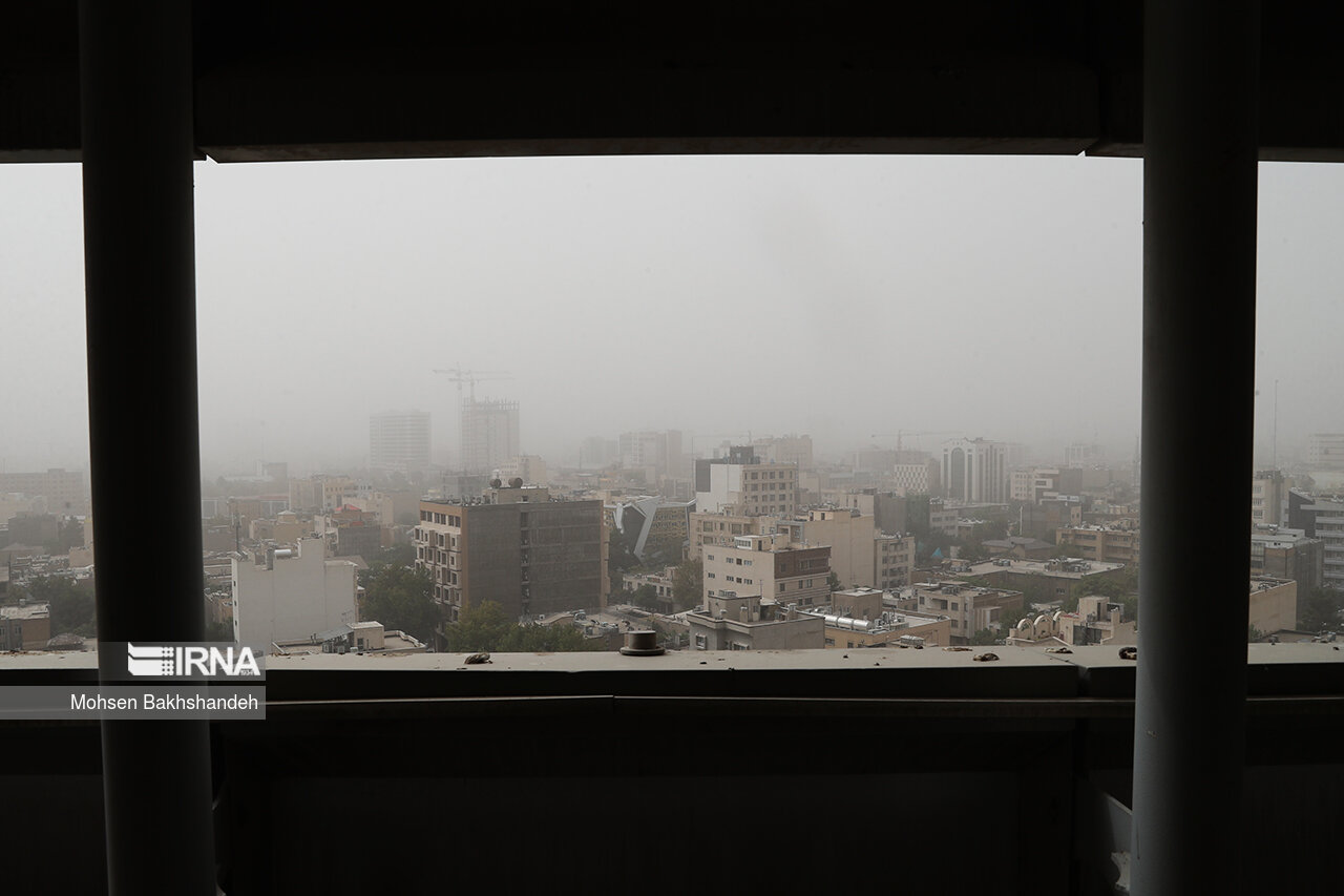 🌪️ خیزش گرد و خاک هوای تهران را ناسالم کرد | هشدار وزش باد شدید و سقوط اجسام