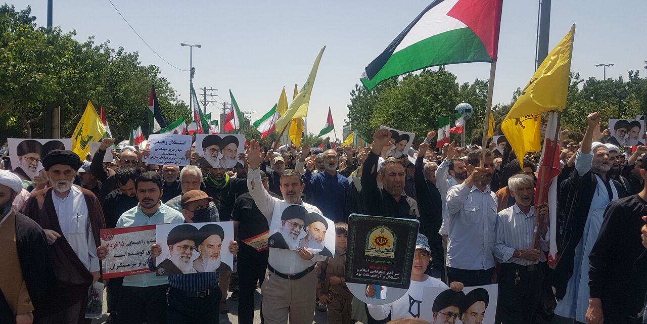 مردم قم در سالروز قیام ۱۵ خرداد با آرمانهای امام خمینی (ره) تجدید میثاق کردند