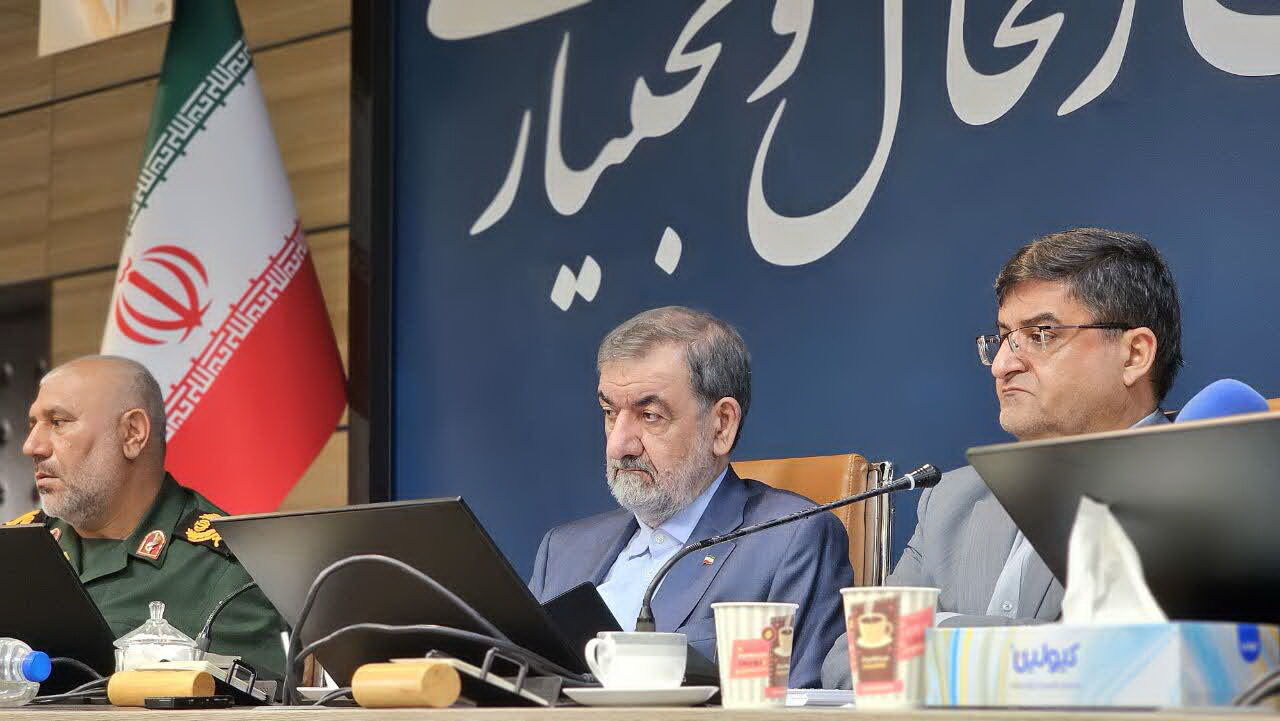 محسن رضایی: مشکلات چهارمحال و بختیاری در حوزه‌های مختلف پی‌گیری می‌شود