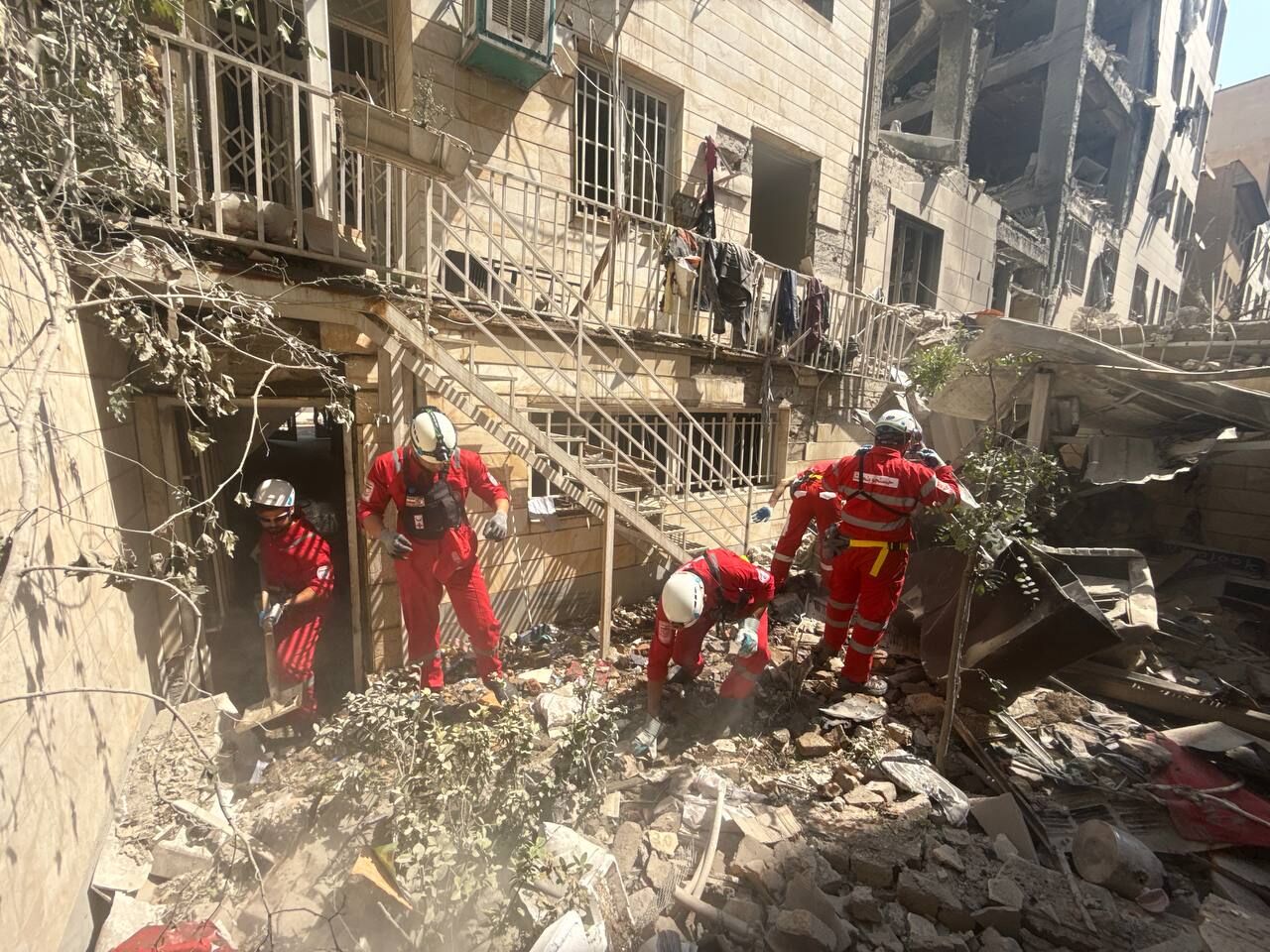 اعزام تیمهای امداد و نجات هلال احمر مازندران به تهران برای کمک