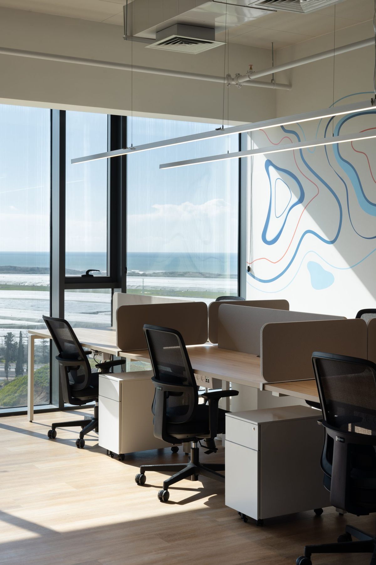 کافی نت: راهنمای جامع خدمات، مزایا و نکات انتخاب بهترین مرکز 💻☕