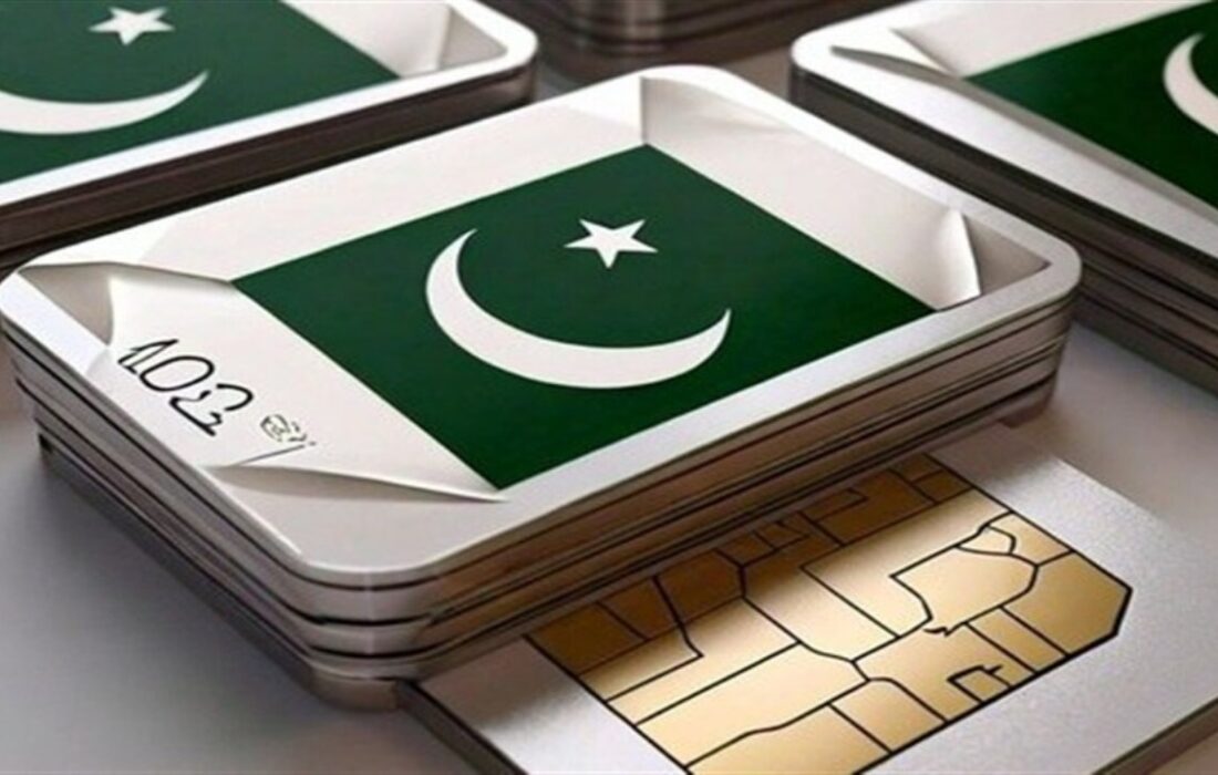 مسدودسازی سیم‌کارت پناهجویان افغانستانی در پاکستان همزمان با تشدید اخراج مهاجرین