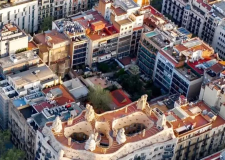 سفری به قلب معماری مدرنیسم؛ کازا میلا از زمین و آسمان در قاب دوربین عکاسان(+تصاویر)