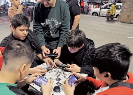 نامه ۴۰ هزار دانش‌آموز برای آزاد شدن گوشی در مدارس/ پاسخ آموزش پرورش: گوشی مجاز است اما…