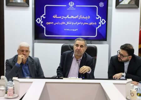 مشاور رئیس‌ جمهور: جامعه زمانی زنده است که اجازه دهند صدای مخالف شنیده شود