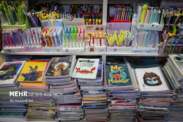 محموله ۷۶ میلیاردی لوازمالتحریر فاقد مجوز در پلدختر توقیف شد