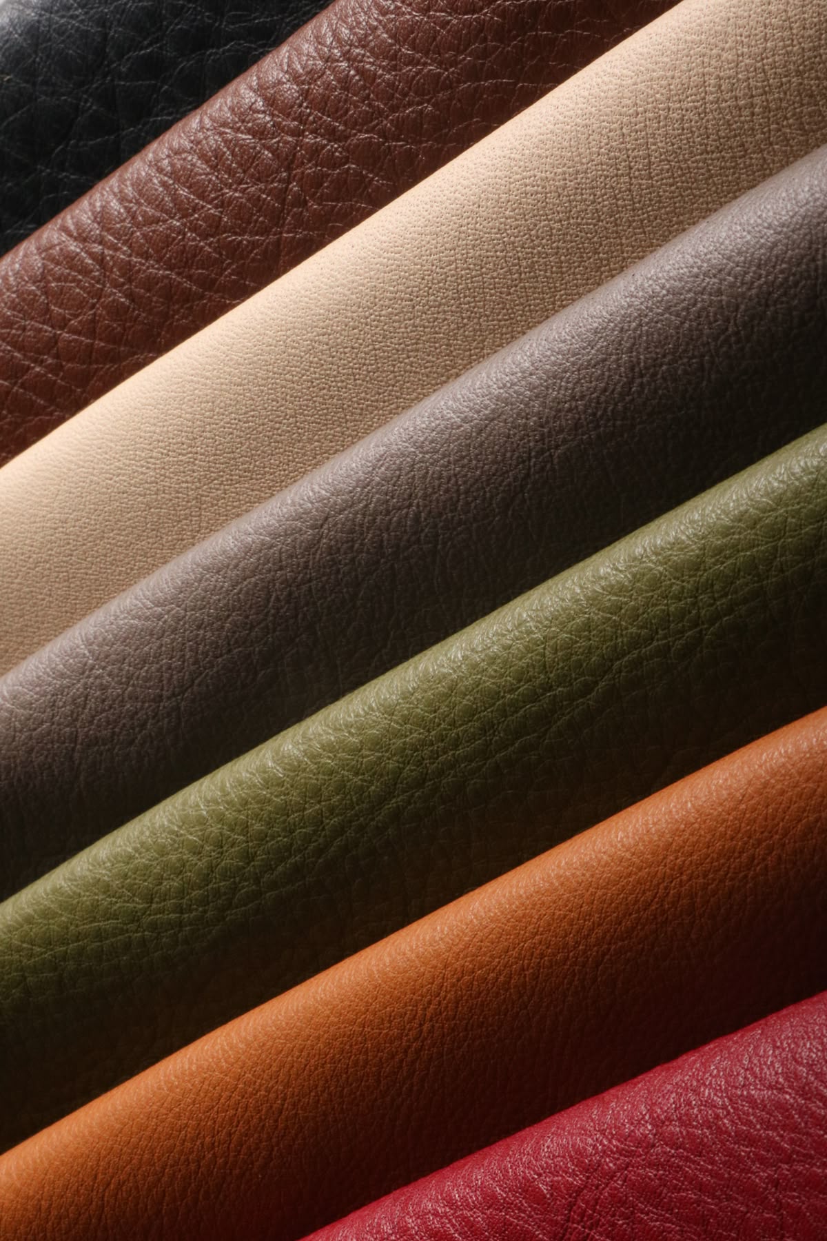 چرم + راهنمای جامع انواع، کاربردها، مزایا و نگهداری