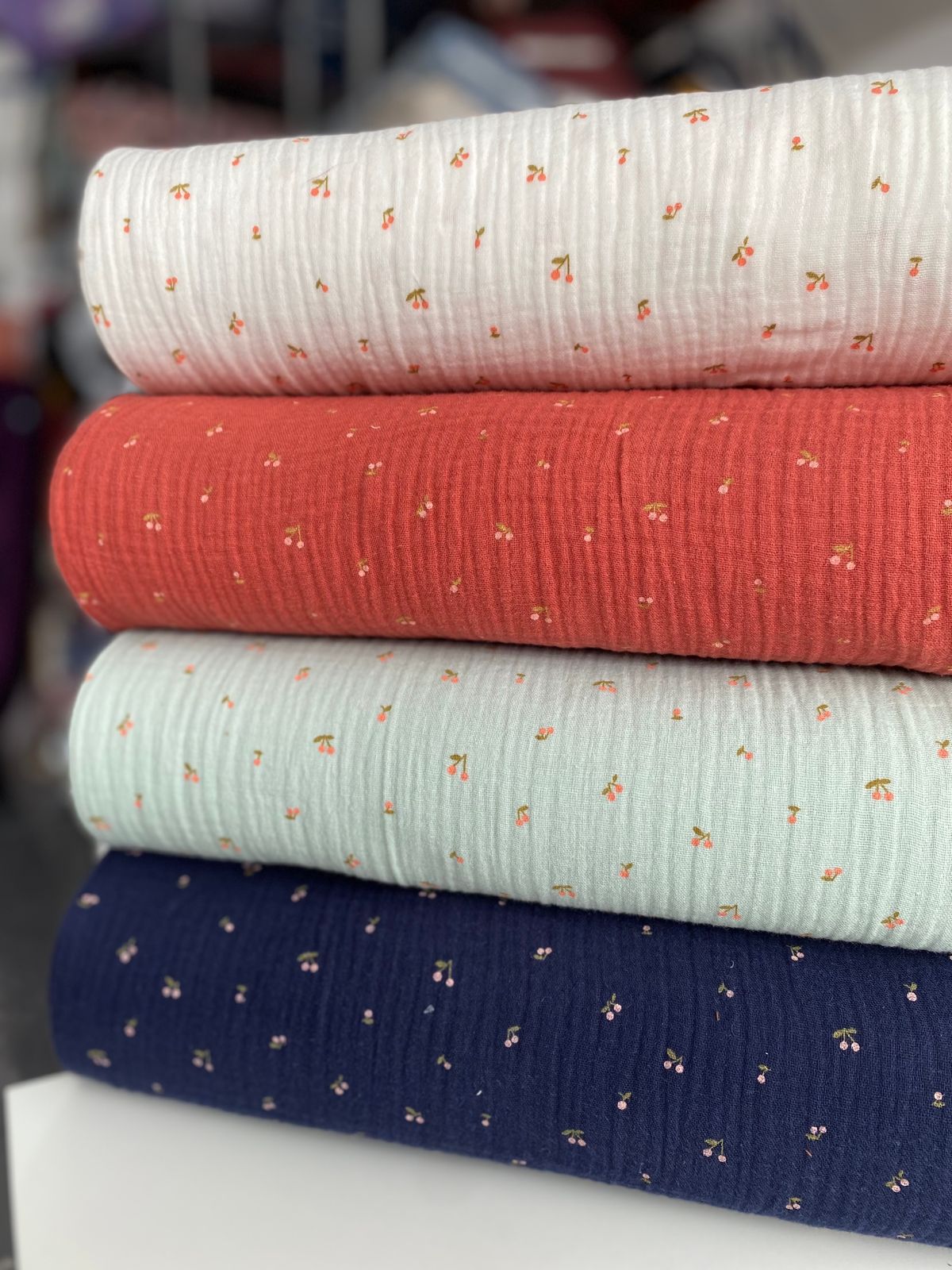 🧵 انواع پارچه ارزان؛ راهنمای کامل خرید و شناخت پارچههای اقتصادی