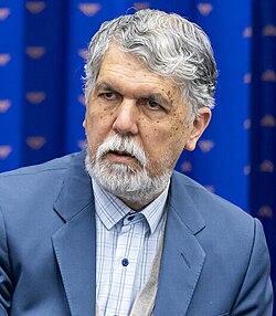 عنوان نهایی:شکوه ادای احترام وزیر فرهنگ به اسطوره مقاومت: نگاهی به پیامدها و بازتاب‌ها