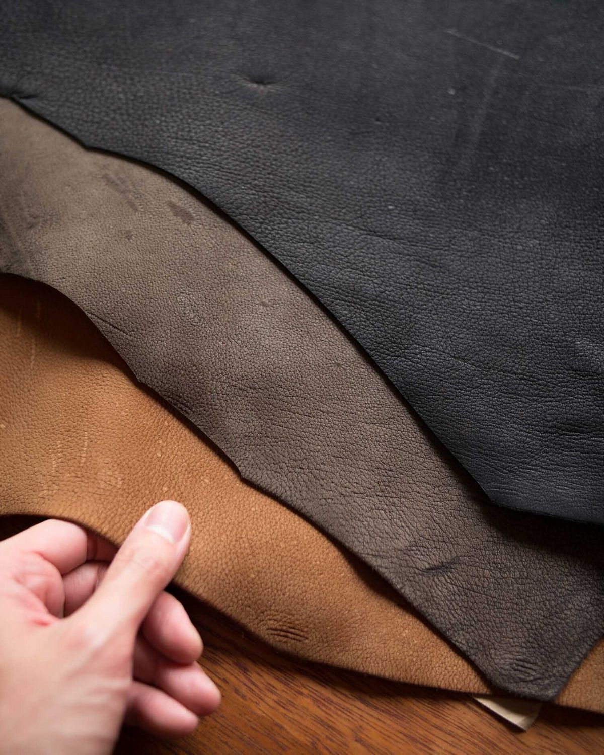 چرم + راهنمای جامع انواع، کاربردها، مزایا و نگهداری