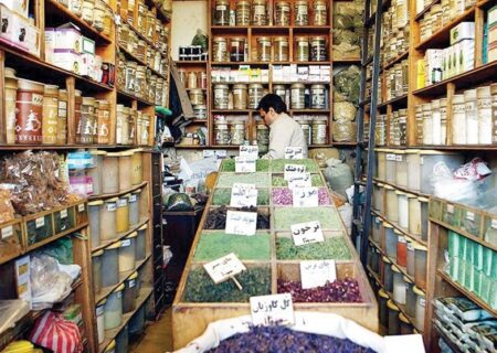 اراک: برخورد قاطع معاونت غذا و دارو با توزیع‌کنندگان اقلام سلامت‌محور قاچاق