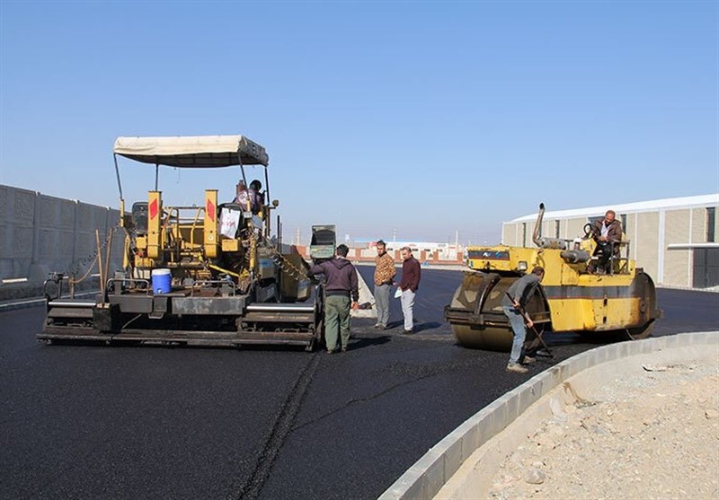 تحول در معابر برزک کاشان با تزریق ۲۳۰۰ تن آسفالت