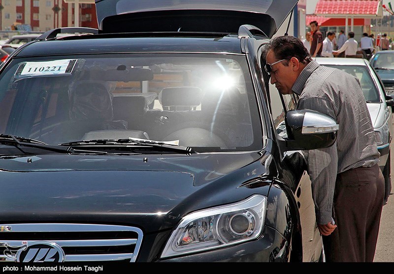 راز سکوت بازار خودرو: خریداران چرا صبر کردند؟چرا خودروهای صفر کیلومتر خریداری ندارند؟