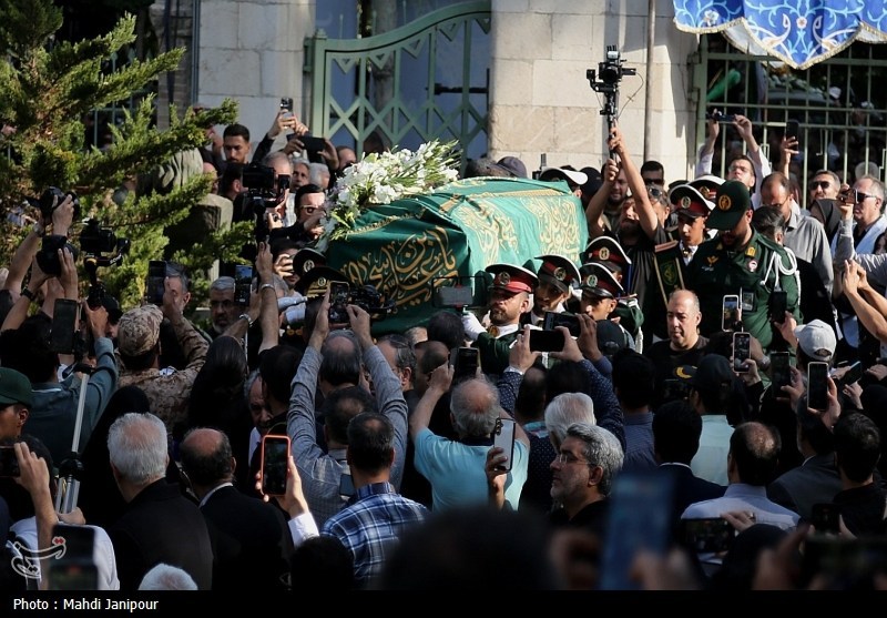 تشییع باشکوه استاد فرشچیان در اصفهان؛ بدرقه هنرمند برجسته ایران