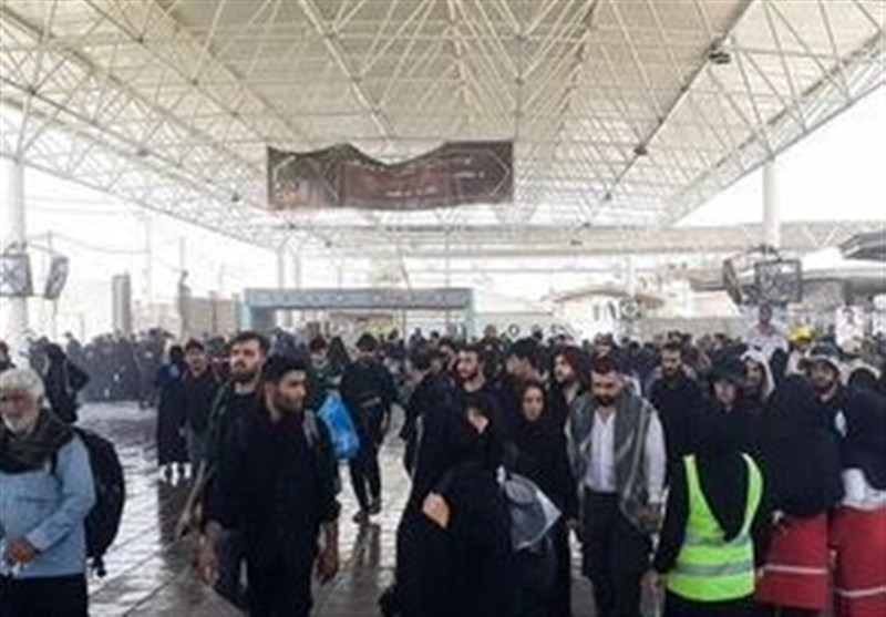 خاک وطن با رایحه کربلا: بازگشت پرشور زائران از مرز مهران