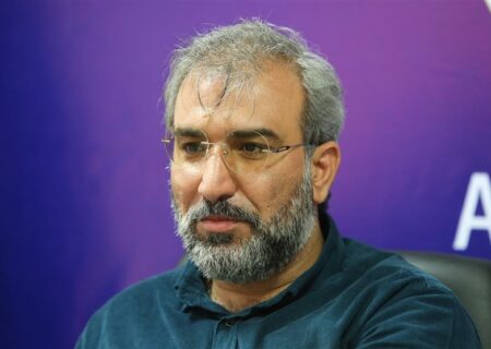 مخالفت با رهبری به نام رهبری: تحلیل، نقد و پیامدهای آن