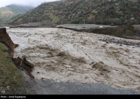 سیلاب شدید در مهدیشهر: جاده‌ها و معابر را درنوردید؛ خسارت سنگین به زیرساخت‌ها