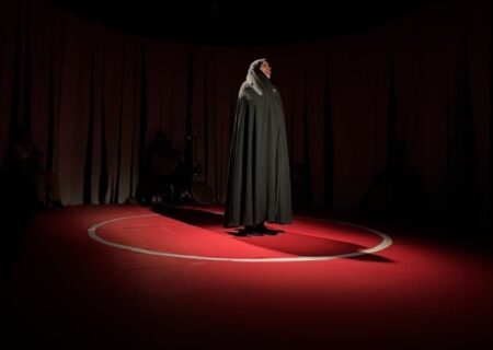 نمایش «سگک» در یزد؛ پس از ۴۰ شب اجرا به ایستگاه پایانی رسید