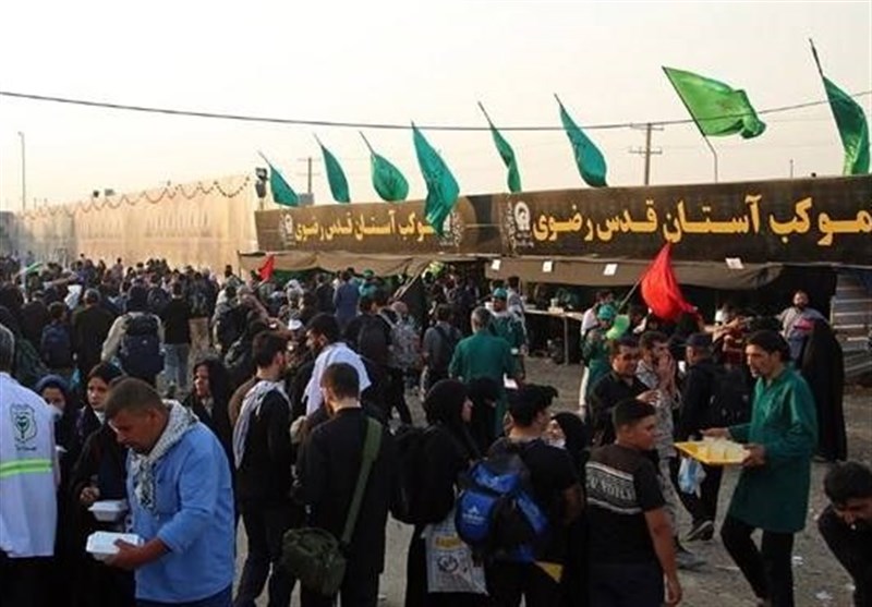 آغاز بهکار موکب کفشداران حرم مطهر رضوی در ملکآباد مشهد؛ خدمترسانی گسترده به زائران