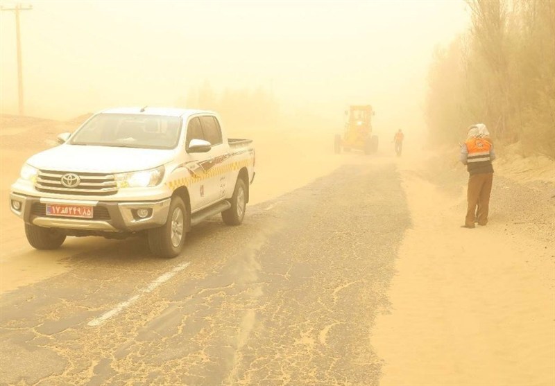 طوفان گردوخاک سیستان از مرز ۱۰۰ کیلومتر در ساعت عبور کرد؛ گردوغبار بیپایان همچنان آسمان را درنورد میبرد
