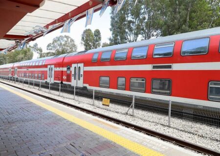 فلج شدن خط آهن تل‌آویو-حیفا به دلیل قطعی برق؛ سرنوشت سفرها در هاله‌ای از ابهام