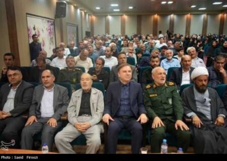 تجلیل از 19 آزادگان و خانواده‌های شهدای اسارت منطقه دوم دریایی سپاه