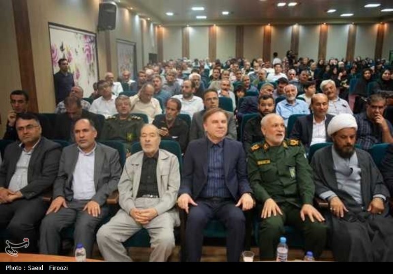 تجلیل از 19 آزادگان و خانوادههای شهدای اسارت منطقه دوم دریایی سپاه