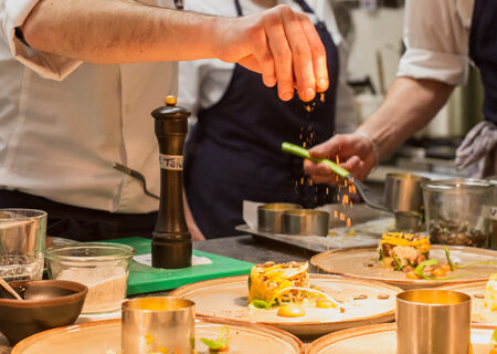 آشپزی و شیرینی‌پزی؛ راهنمای جامع هنر خلق طعم‌ها و تجربه‌های لذیذ 🍳🍰