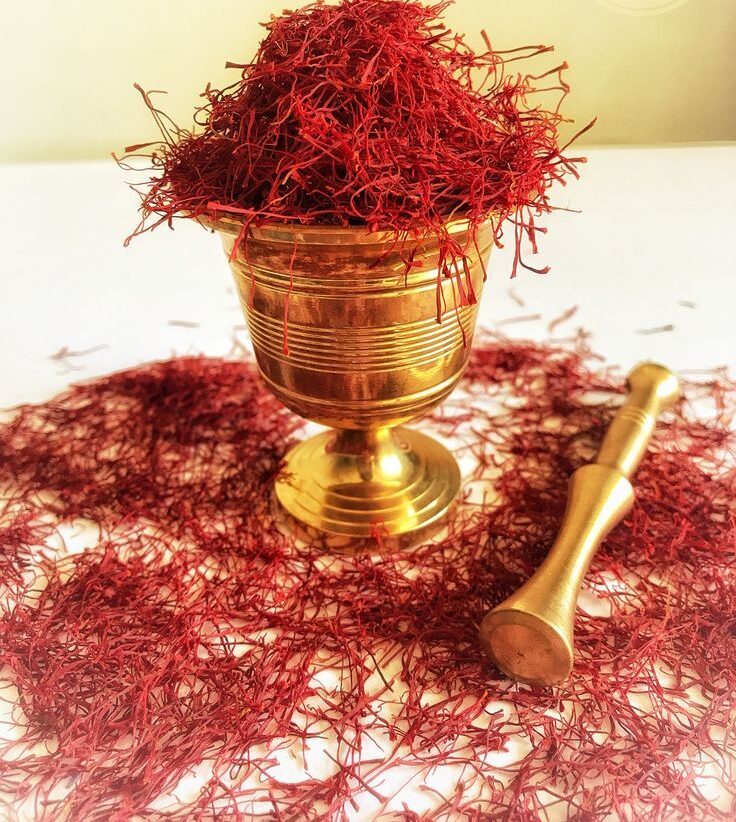 🌺 راهنمای جامع زعفران: از تاریخچه و خواص تا نکات کلیدی برای خرید و استفاده