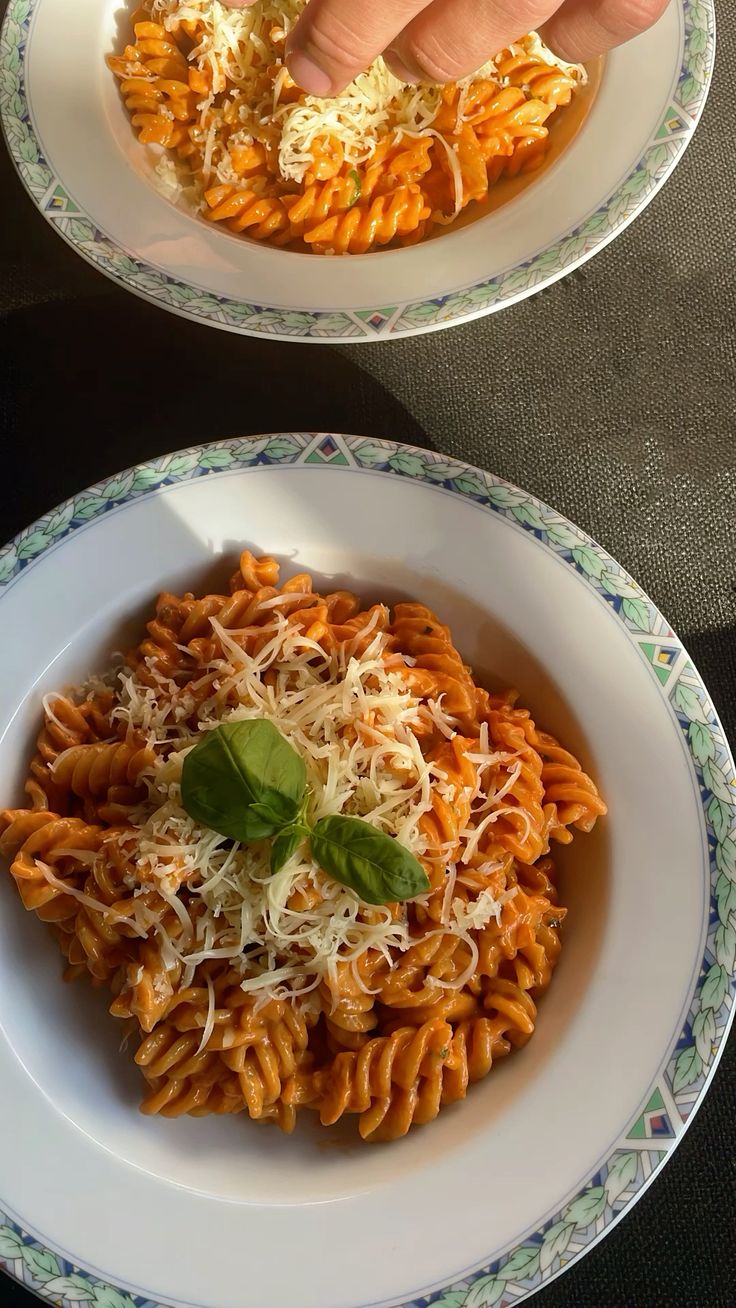 🍔 راهنمای جامع بهترین فستفودهای تهران: از پیتزاهای کلاسیک تا برگرهای خاص