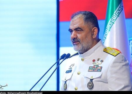 دریادار ایرانی: تهدیدات دشمنان بی‌اثر شد/ ‌با جنگ ترکیبی در پی نفوذند