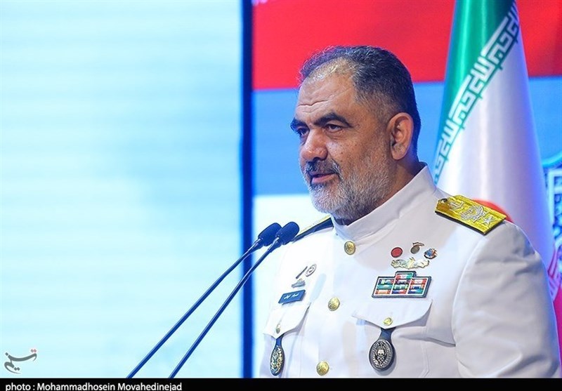 دریادار ایرانی: تهدیدات دشمنان بی‌اثر شد/ ‌با جنگ ترکیبی در پی نفوذند