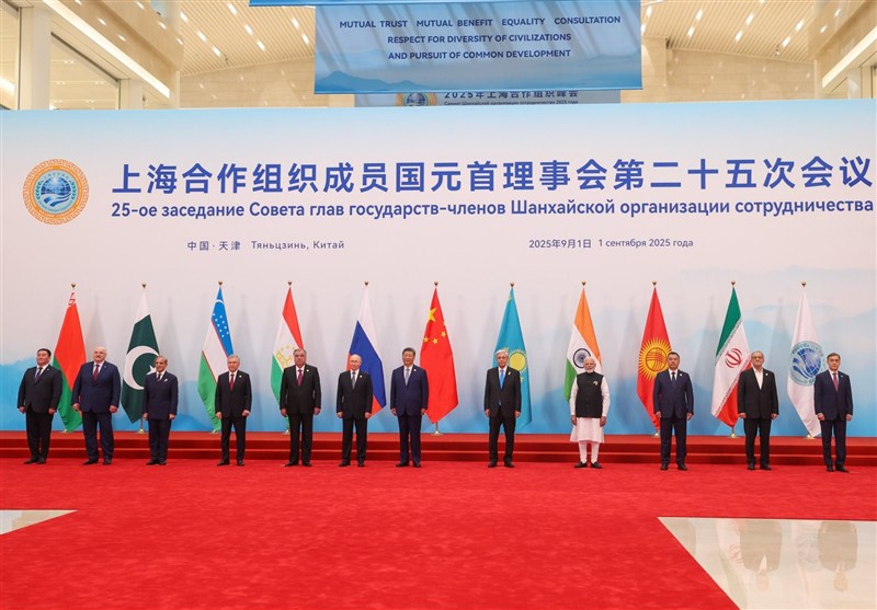 حضور پزشکیان در عکس یادگاری سران شانگهای در تیانجین چین