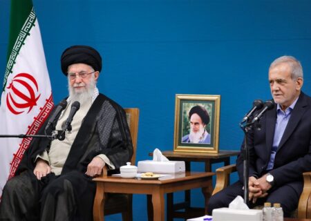 دیدار پزشکیان با امام خامنه‌ای پیش از عزیمت به نیویورک