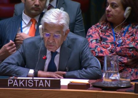 توضیحات وزیر دفاع پاکستان درباره حواشی تصویرش در سازمان ملل