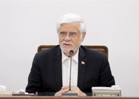 عارف: با معیشت مردم بازی نمی‌کنیم