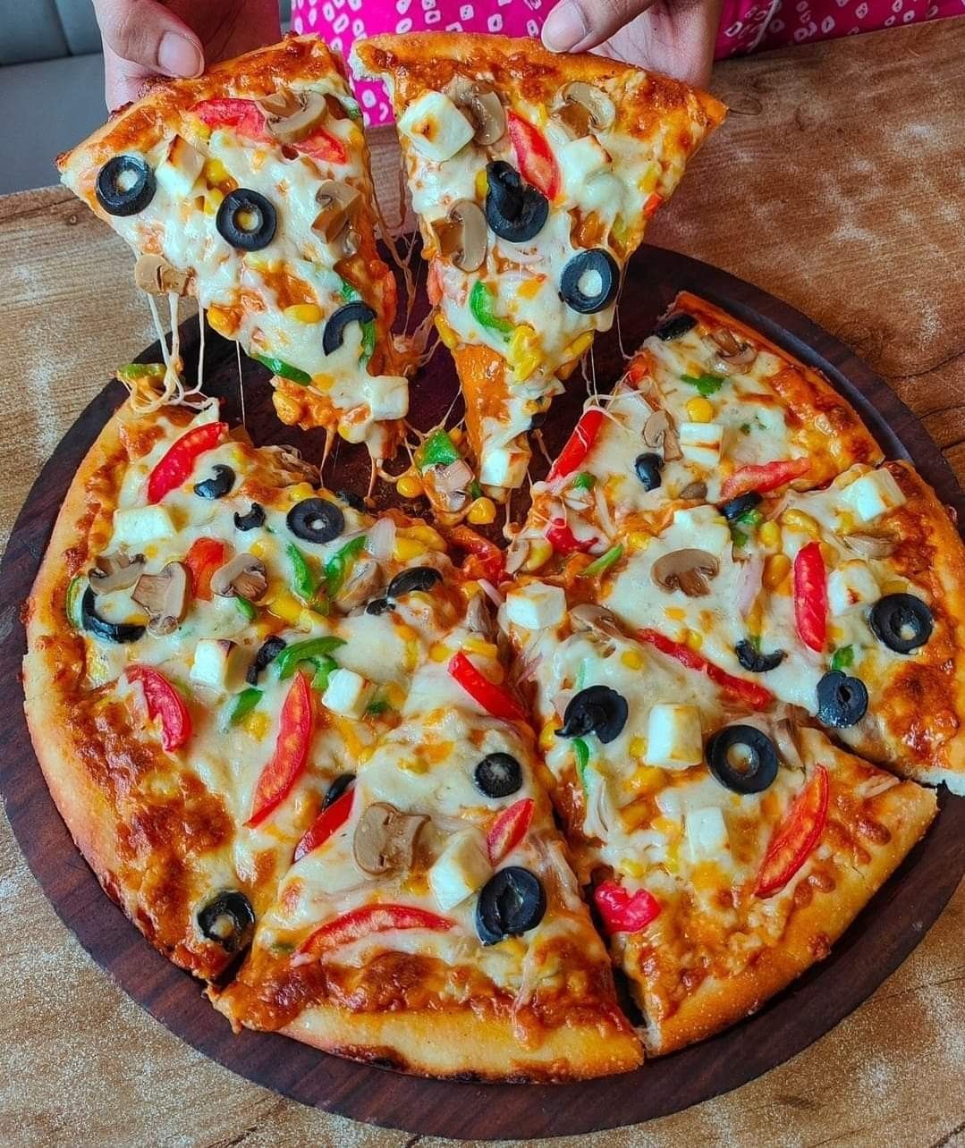 🍔 راهنمای جامع بهترین فستفودهای تهران: از پیتزاهای کلاسیک تا برگرهای خاص