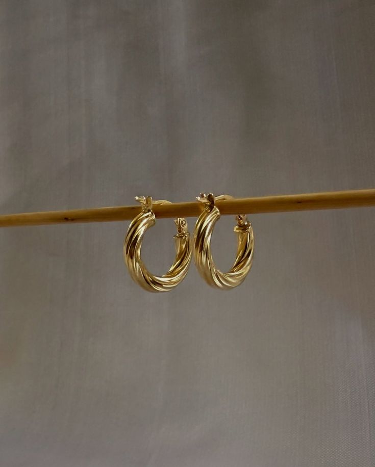 ✨ راهنمای جامع انتخاب و خرید گوشواره: از تاریخچه تا استایل امروز ✨