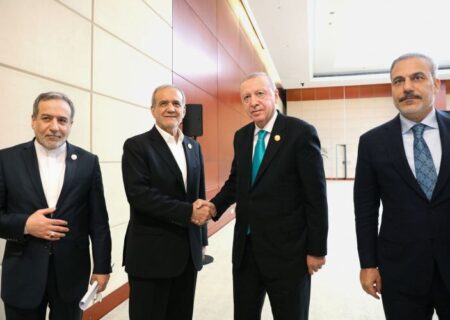 پزشکیان: آماده گفت‌وگو با آمریکا بر اساس به رسمیت شناختن حقوق هسته‌ای  ایران و رسیدن به یک راه‌حل برد-برد هستیم / چنانچه کشورهای اروپایی اسبپ‌بک را فعال کنند همه گفت‌وگوها و تعاملات فیمابین مختل خواهد شد / اردوغان: فعال شدن مکانیسم ماشه هیچ نفعی ندارد و کاملا غیرسازنده است / معتقدم باز ماندن باب مذاکره ایران و آمریکا، نقشه‌های اسرائیل را نقش بر آب خواهد کرد