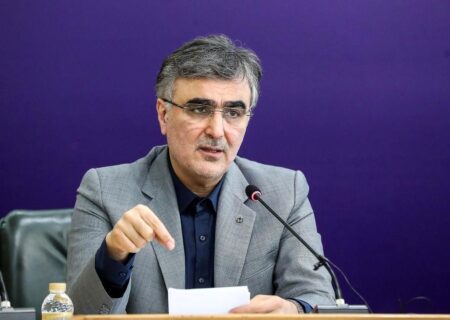 رئیس کل بانک مرکزی: امکان تک‌نرخی شدن ارز به دلیل شرایط اقتصادی کشور وجود ندارد / با حذف ارز ۲۸ هزار و ۵۰۰ تومانی تورم شدیدی به کالا‌های اساسی وارد می‌شود