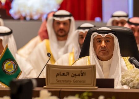 ادعای شورای همکاری خلیج فارس در بیانیه پایانی خود: سه جزیره تنب بزرگ، تنب کوچک و ابوموسی متعلق به امارات است / میدان گازی آرش کاملا در محدوده دریایی کشور کویت واقع شده؛ مالکیت منابع طبیعی از جمله کل میدان آرش فقط متعلق به عربستان سعودی و کشور کویت است / مذاکرات هسته‌ای ایران باید شامل همه مسائل و نگرانی‌های امنیتی کشور‌های عضو شورا باشد