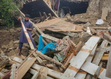 شمار جانباختگان زلزله افغانستان به بیش از  ۸۰۰ نفر رسید